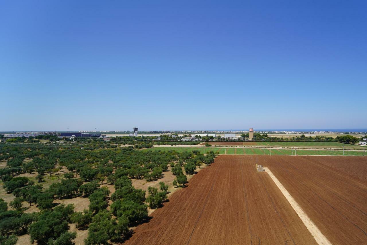 Wojtyla Airport Bari Exterior foto